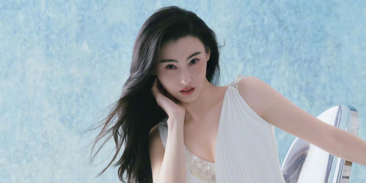 张柏芝登《红秀》杂志，解锁多面穿搭美学